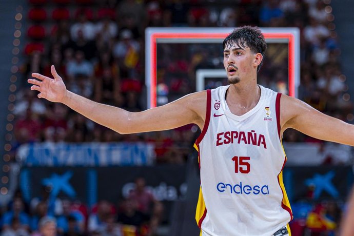 Archivo - El pívot español Aday Mara en un partido con la selección española