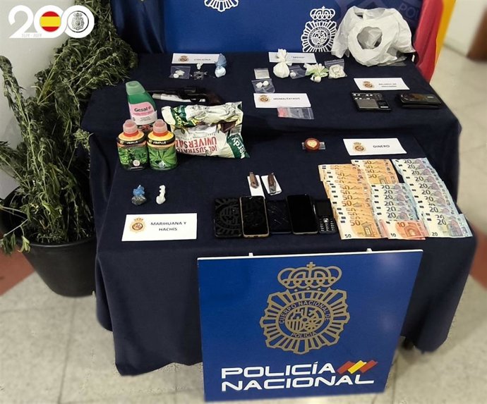 Droga y dinero incautado en los registros de la vivienda en Zamora.