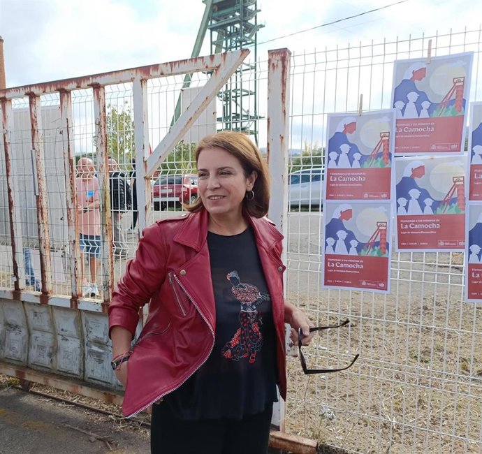 La delegada del Gobierno en Asturias, Adriana Lastra, antes de participar en el acto de homenaje y develación de la placa 'Mina La Camocha Lugar de Memoria Democrática'.