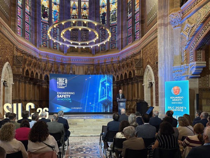 El consejero de Industria, Empleo, Innovación y Comercio, Eduardo Arasti, inaugura el Foro SILC – Santander International Lift City.