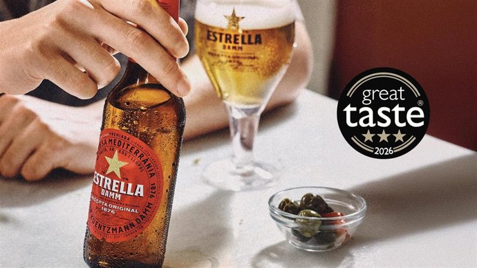 Una cerveza Estrella Damm