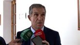 Vídeo: Presidente del TSJA, sorprendido por llevar los decretos de vivienda a la Diputación Permanente