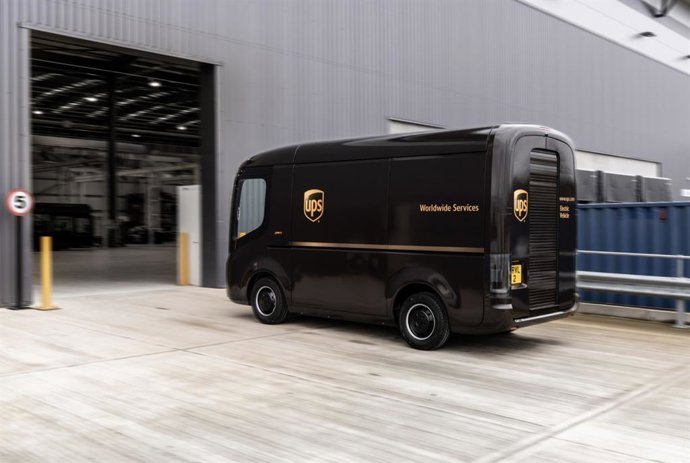 Archivo - Vehículo eléctrico de Arrival para UPS