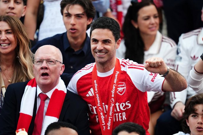 Archivo - Arquivo - 24 de maio de 2026, Reino Unido, Londres: O técnico do Arsenal, Mikel Arteta, comemora após a partida de futebol da Premier League inglesa entre Crystal Palace e Arsenal, no Selhurst Park. Foto: John Walton/PA Wire/dpa