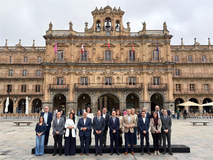 Foto de familia de los integrantes de la red.