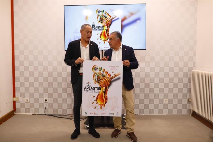 El vicepresidente cuarto de la Diputación, Emilio Fernández, y el alcalde de Astorga, José Luis Nieto, en la rueda de prensa