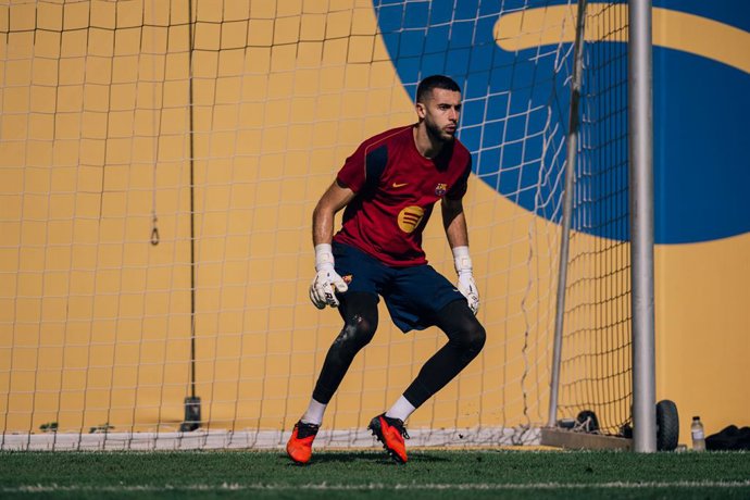 El portero del FC Barcelona Joan Garcia en el entrenamiento del 7 de octubre de 2026