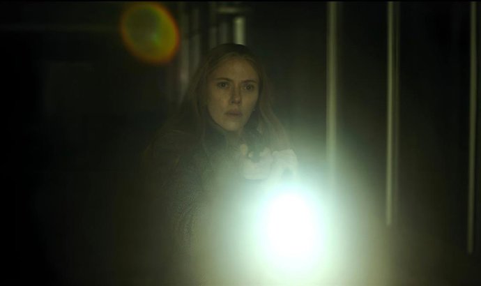 Scarlett Johansson se enfrenta al mal en el aterrador tráiler de El exorcista de Mike Flanagan