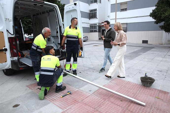 La alcaldesa de Jerez de la Frontera (Cádiz), María José García-Pelayo, en una visita técnica a las obras de la avenida del Mosto.