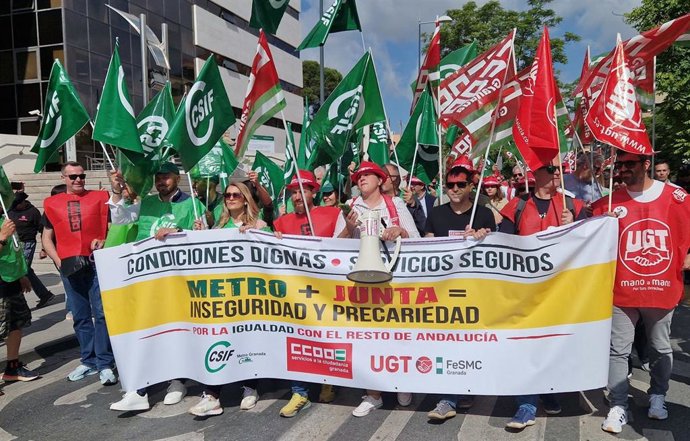 Imagen de archivo de una protesta de los trabajadores del Metro de Granada en mayo de 2026.