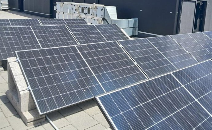 Archivo - Placas fotovoltaicas