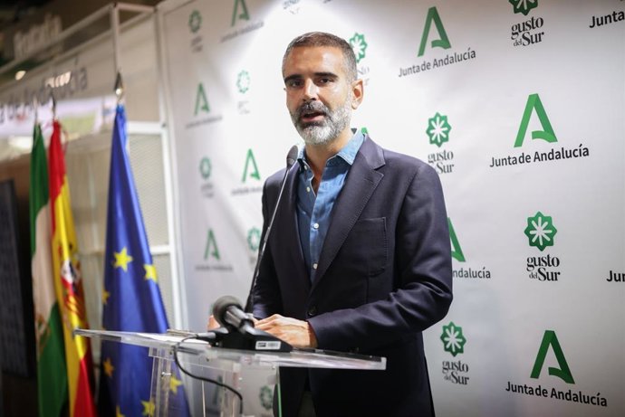 El consejero de Agricultura, Pesca, Agua y Desarrollo Rural, Ramón Fernández- Pacheco, anuncia que el plazo para solicitar las ayudas que compensan pérdidas por heladas en el almendro comienza este jueves 8 de octubre.