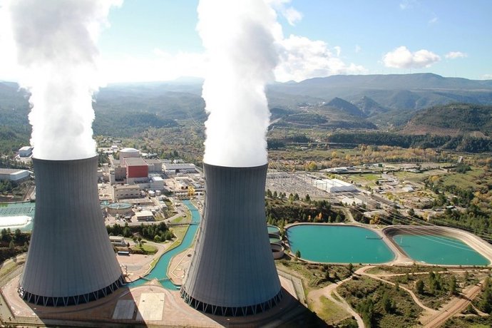 Archivo - Imagen de archivo de la central nuclear Cofrentes (Valencia)