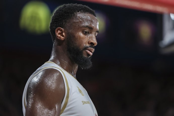 Archivo - El exjugador del AS Monaco Basket Alpha Diallo disputando el partido ante el Barça en Euroliga.