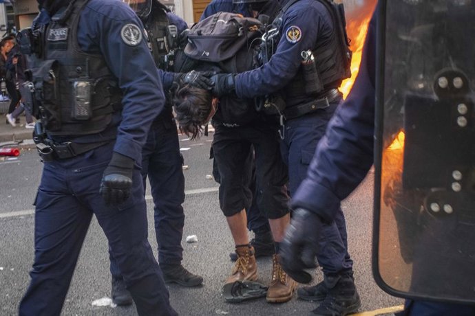 7 de outubro de 2026, Paris, Île-de-France (região, França): Alunos do ensino médio protestam por melhores condições de aprendizagem em Paris, no dia 6 de outubro de 2026.