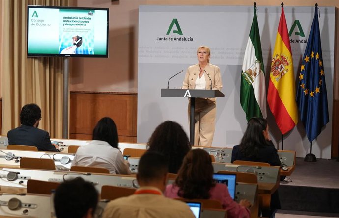 La vicepresidenta tercera y consejera de Economía, Hacienda y Fondos Europeos, y portavoz del Gobierno andaluz, Carolina España, interviene en la rueda de prensa posterior a la reunión semanal del Consejo de Gobierno. A 7 de octubre de 2026 en Sevilla (An