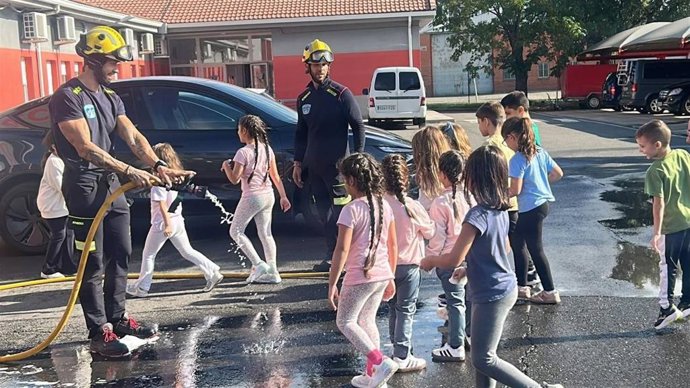 El parque de bomberos protagoniza la segunda jornada de puertas abiertas de la Diputación de Cáceres