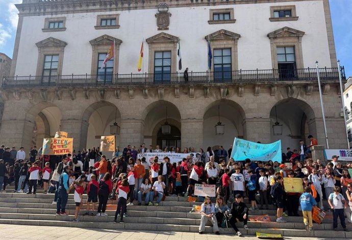 Cáceres se suma al Día Mundial de la Salud Mental con un acto oficial que ha contado con la presencia de jóvenes