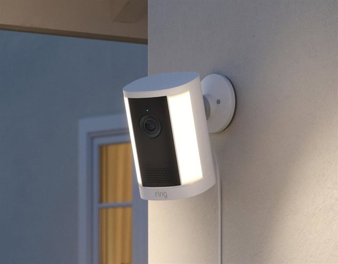 La nueva cámara Ring Spotlight Camera 4K Plus de Amazon.