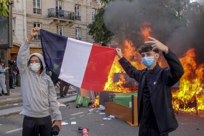Manifestantes de estudiantes en París, a 7 de noviembre de 2026 