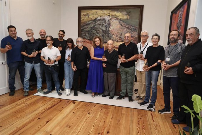 El Parlamento canario reconoce el trabajo de los fotoperiodistas que han documentado la actividad de la institución