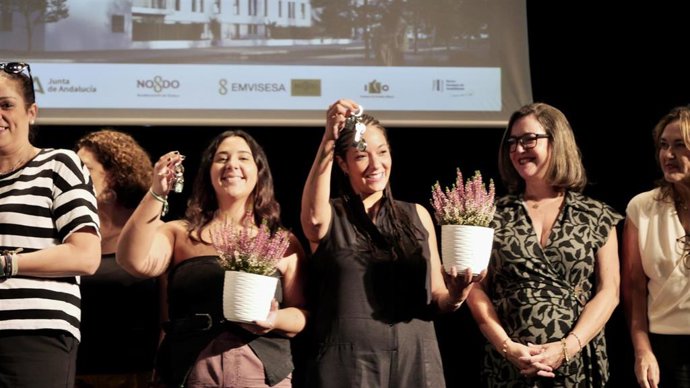 Entrega de las llaver de 70 viviendas en régimen de alquiler asequibe en Palmas Altas.