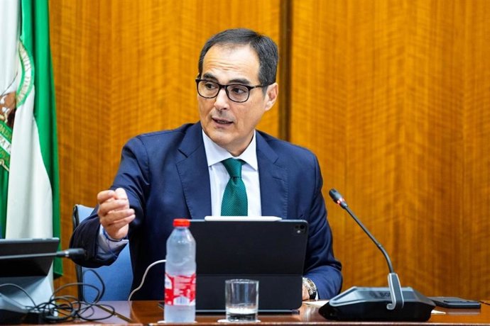 El consejero de Inteligencia Artificial, Desarrollo Digital y Administración Pública, José Antonio Nieto, en la comisión parlamentaria del 7 de octubre de 2026.