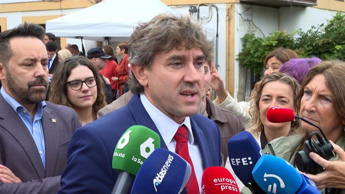 El secretario general del PSE-EE, Eneko Andueza, en Gernika