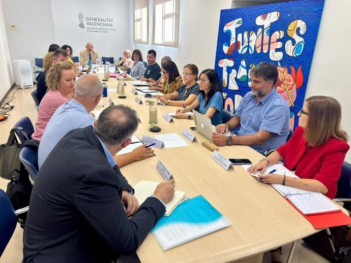 Educació es reunix amb la Mesa de Directors i Directores