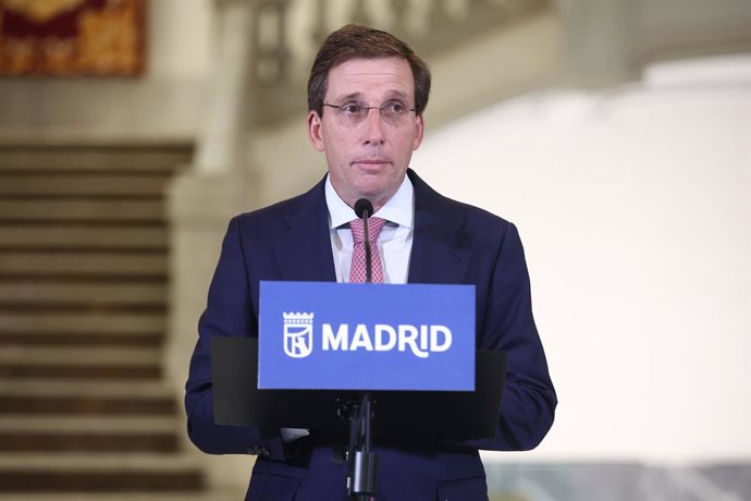 O prefeito de Madri, José Luis Martínez-Almeida, fala com a imprensa em 29 de setembro de 2026, em Madri (Espanha). Almeida informou sobre o acordo alcançado em relação à residência onde morava Maricarmen.