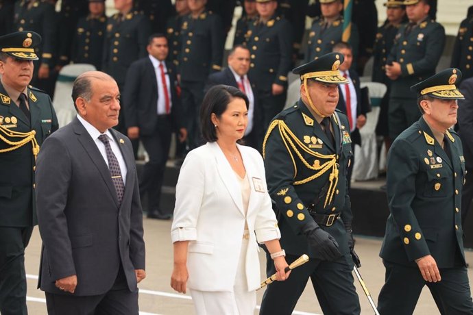 Perú.- Presidenta participa en ceremonia de reconocimiento del nuevo comandante general de la PNP