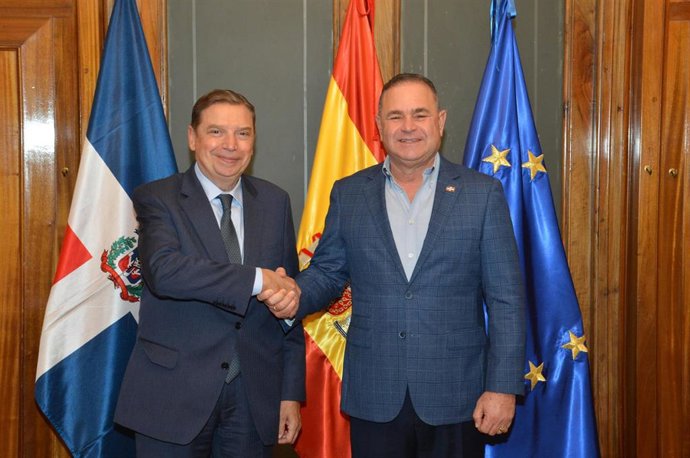 El ministro de Agricultura, Pesca y Alimentación, Luis Planas, se reúne con el titular de Agricultura de República Dominicana, Francisco Olivo