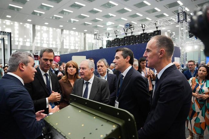 Representantes institucionales en el Foro Internacional de Defensa Indudef en Córdoba.