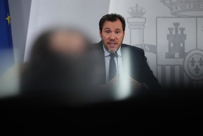 Archivo - El ministro de Transportes y Movilidad Sostenible, Óscar Puente, durante la rueda posterior al Consejo de Ministros.