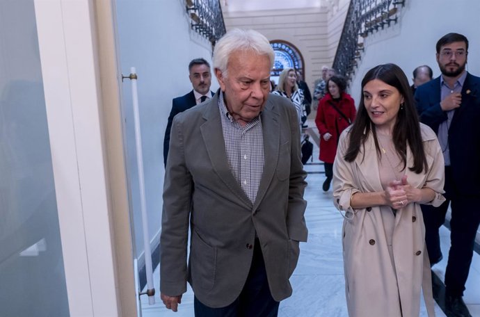 El expresidente del Gobierno Felipe González a su llegada al ‘In Memoriam’ a Javier Lambán y Guillermo Fernández Vara organizado por el Ateneo de Madrid, a 7 de octubre de 2026, en Madrid (España).