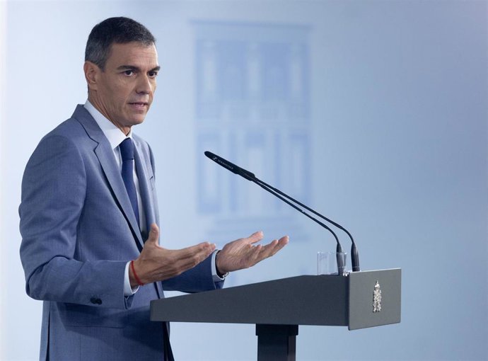 El presidente del Gobierno, Pedro Sánchez, durante una rueda de prensa posterior al Consejo de Ministros, en el Palacio de la Moncloa, a 6 de octubre de 2026, en Madrid (España)