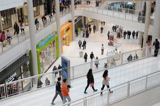 Archivo - December 26, 2018 - Bloomington, MN, USA - Shoppers and returners filled the Mall of America the day after Christmas to catch late season deals and return all those unwanted gifts Wednesday at the Mall of America. ] ANTHONY SOUFFLE â€ anthony.s
