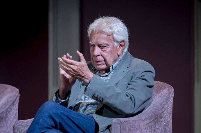 El expresidente del Gobierno Felipe González durante el ‘In Memoriam’ a Javier Lambán y Guillermo Fernández Vara organizado por el Ateneo de Madrid, a 7 de octubre de 2026, en Madrid (España). 