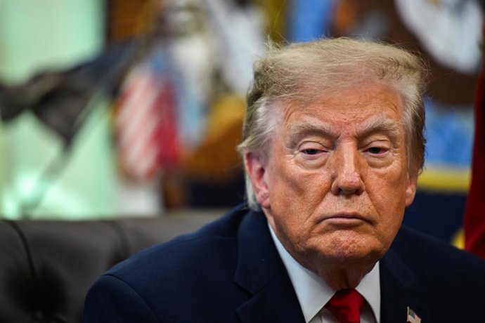 7 de outubro de 2026, Washington, Distrito de Columbia, EUA: WASHINGTON, DC – 7 DE OUTUBRO: O presidente dos Estados Unidos, Donald J. Trump, discursa durante um anúncio sobre as contas de Trump no Salão Oval da Casa Branca, em Washington, DC, EUA, na qua