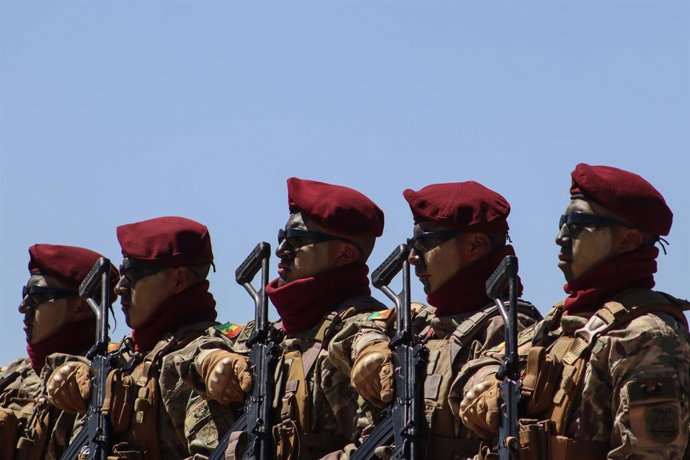 Archivo - Arquivo - 7 de agosto de 2026, El Alto, Bolívia: EL ALTO, BOLÍVIA, - 7 DE AGOSTO DE 2026: Membros das Forças Armadas da Bolívia participam do desfile militar em comemoração ao Dia da Independência do país na cidade de El Alto. O desfile militar 