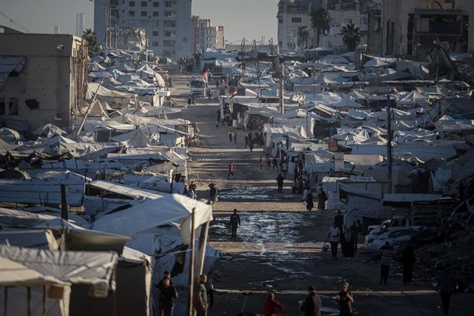 Vista de una calle de la ciudad de Gaza, en el norte de la Franja de Gaza, en el tercer aniversario de los ataques del 7 de octubre de 2023 y el inicio de la ofensiva del Ejército de Israel contra el enclave palestino