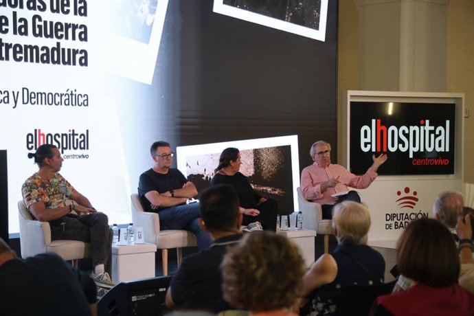 Presentación de 'Píldoras de la Memoria' en el Hospital Centro Vivo.
