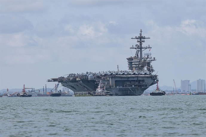 Archivo - September 2, 2026, Pattaya, Thailand: The USS Abraham Lincoln Carrier approaches Laem Chabang port in Pattaya, Thailand, on Wednesday, Sept. 2, 2026.