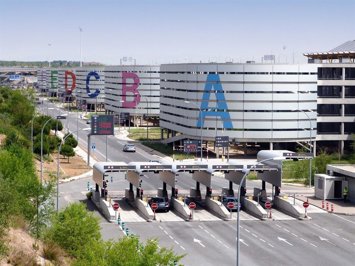 Archivo - Parking del Aeropuerto de Madrid-Barajas
