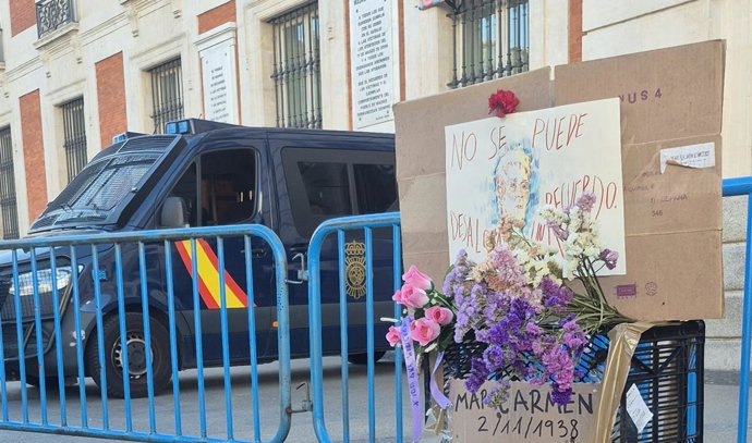 Altar en homenaje a Maricarmen en la Puerta del Sol de Madrid