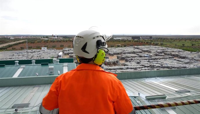 La filial de infraestructuras de Buenavista adquiere el 30% de Extremadura TorrePet.