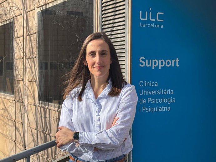 Psicóloga de la UIC defiende aplicar medidas estructurales para proteger la salud mental en el trabajo