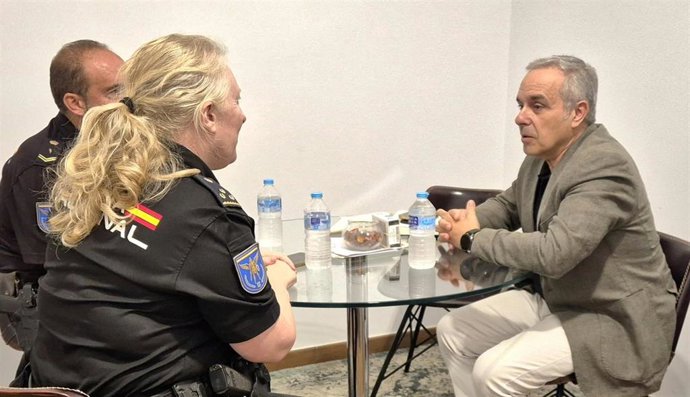 Reunión entre los hosteleros de Sevilla y la Policía Nacional