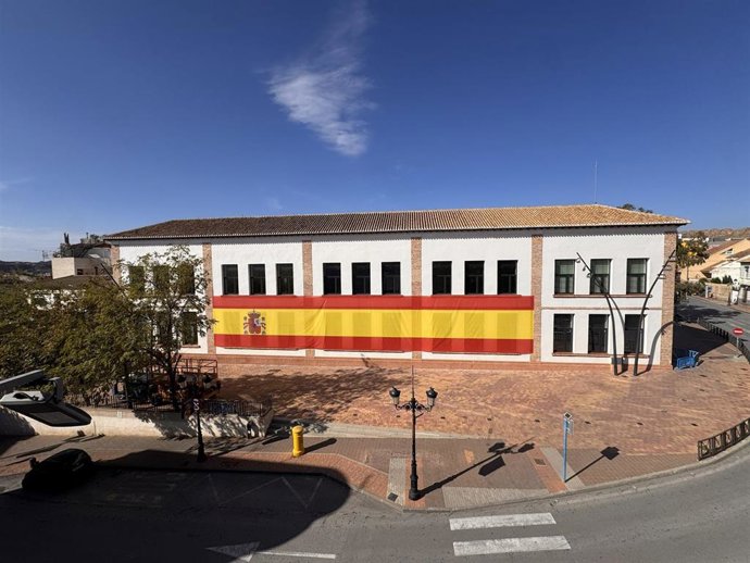 Archena despliega la bandera de España más grande de la Región  para recibir a La Fuensanta y celebrar el 12 de octubre