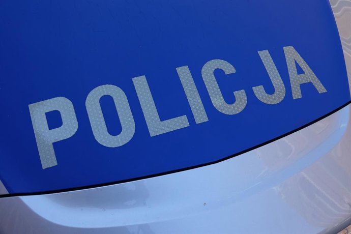 Archivo - FILED - 26 June 2026, Poland, Danzig: FILE PHOTO - A Polish police vehicle bears the word "Policja." Photo: Friedemann Kohler/dpa